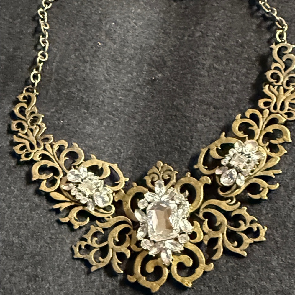 Elegant Gold and Rhinestone Necklace - Picture 7 of 8